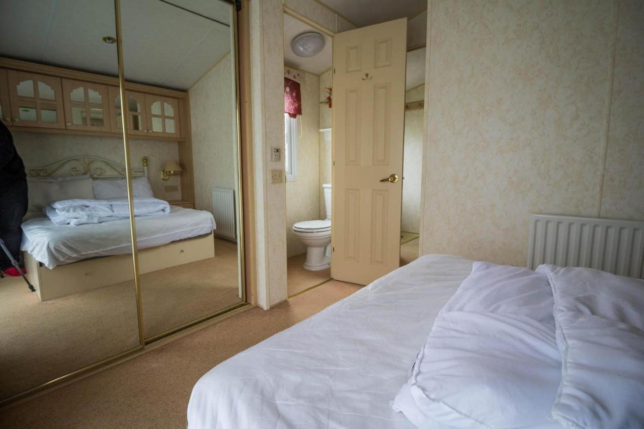Brilliant Caravan For Hire At Manor Park In Hunstanton Norfolk Ref 23176K Hotel Bagian luar foto