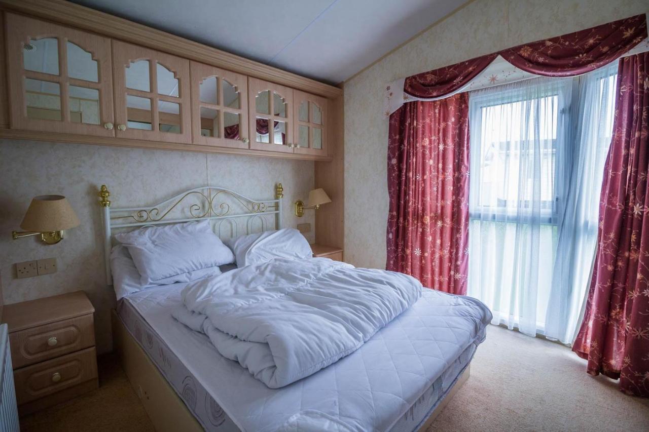 Brilliant Caravan For Hire At Manor Park In Hunstanton Norfolk Ref 23176K Hotel Bagian luar foto