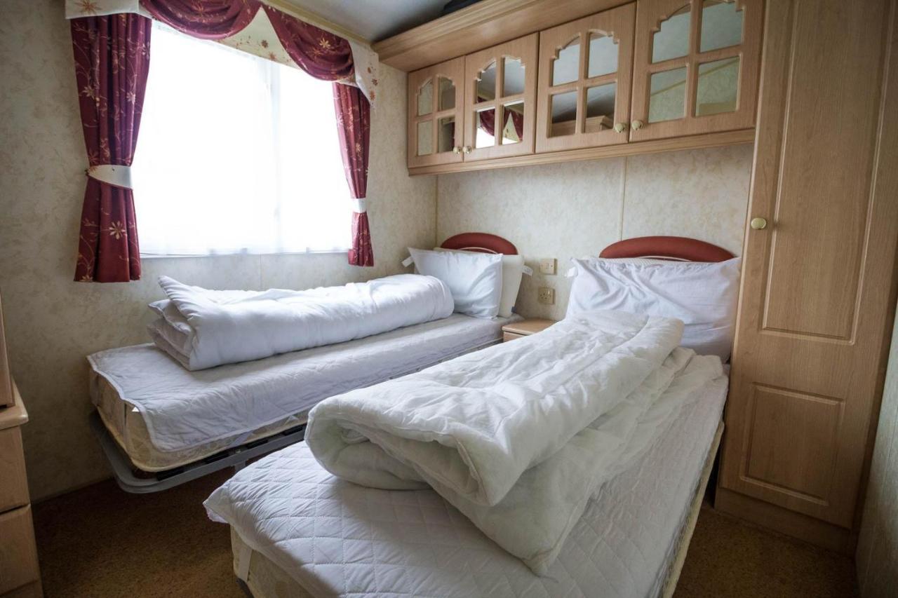 Brilliant Caravan For Hire At Manor Park In Hunstanton Norfolk Ref 23176K Hotel Bagian luar foto