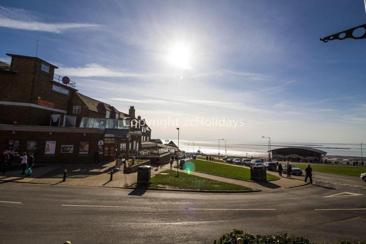 Brilliant Caravan For Hire At Manor Park In Hunstanton Norfolk Ref 23176K Hotel Bagian luar foto
